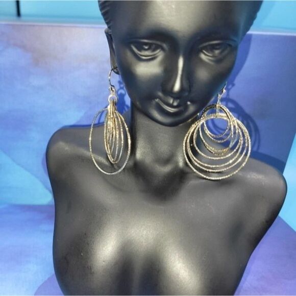 📦 Gold tone link circles slinky style earrings ✨️ 💛 - Picture 6 of 13